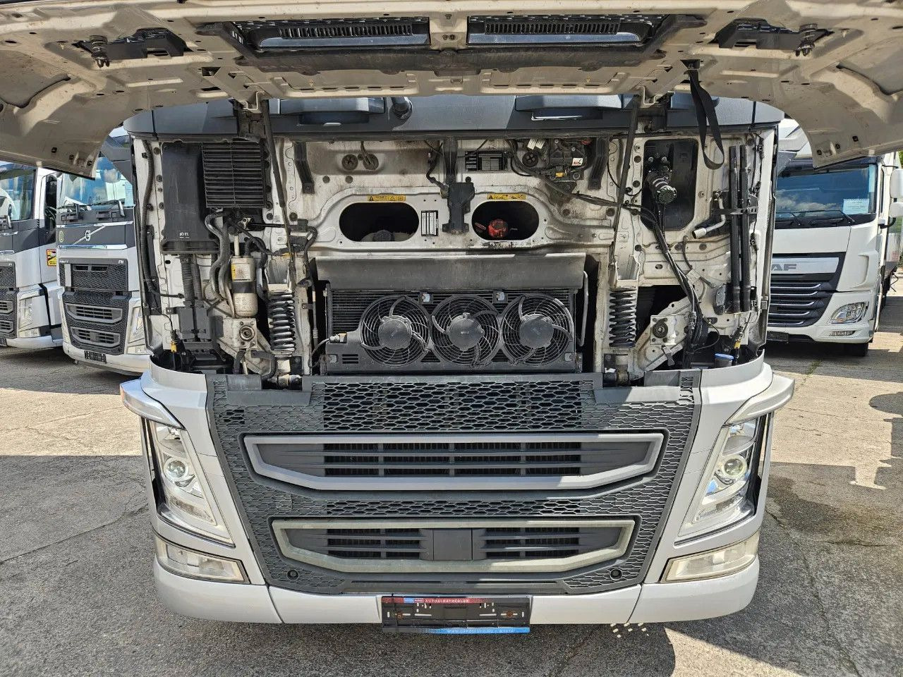 Volvo FH 500 Globe-Standard-I-Park- ACC- DAS-1 unit - Nyergesvontató: 3 kép. Volvo FH 500 Globe-Standard-I-Park- ACC- DAS-1 unit - Nyergesvontató: 3 kép.