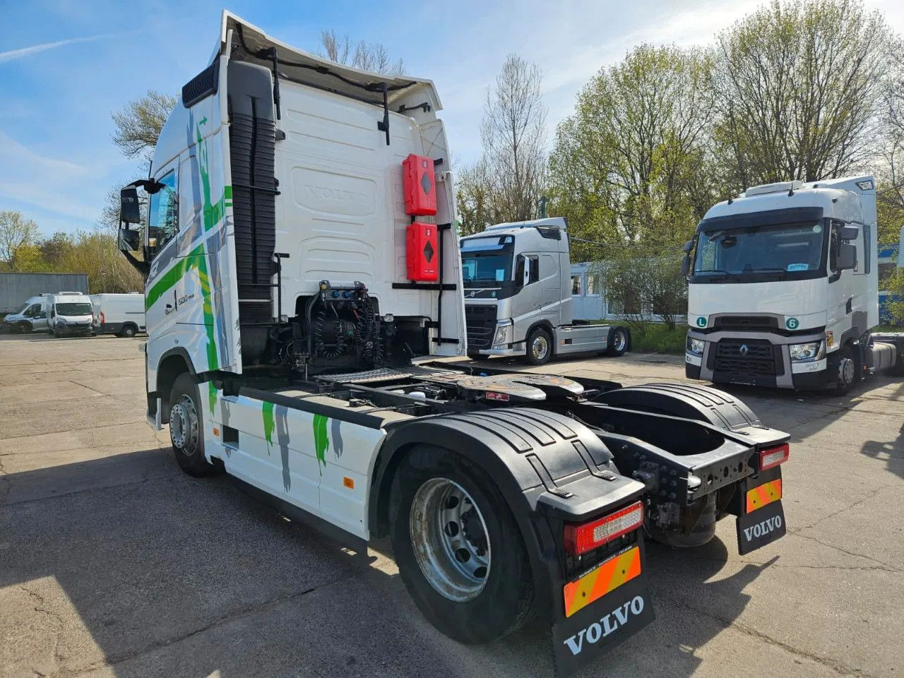 Volvo FH 500 Globe - Standard - Nyergesvontató: 4 kép. Volvo FH 500 Globe - Standard - Nyergesvontató: 4 kép.