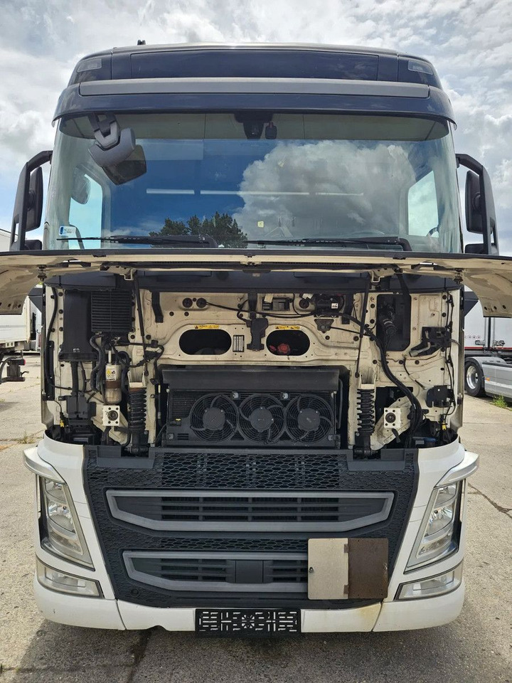 Volvo FH 500 Mega, I-Park, XL - Nyergesvontató: 5 kép. Volvo FH 500 Mega, I-Park, XL - Nyergesvontató: 5 kép.