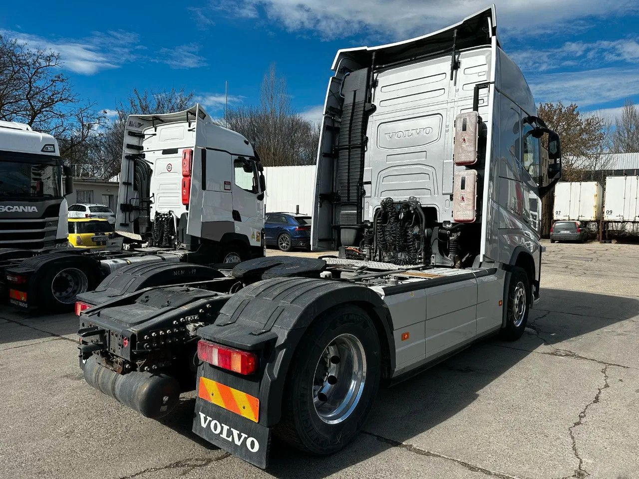 Volvo FH 500 Standard, I Park, ACC, DAS-1 Unit - Nyergesvontató: 3 kép. Volvo FH 500 Standard, I Park, ACC, DAS-1 Unit - Nyergesvontató: 3 kép.