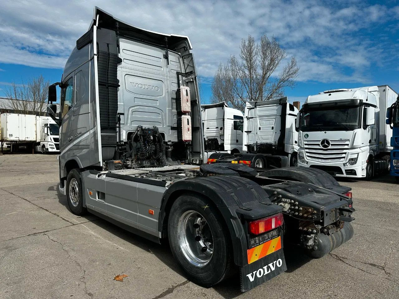 Volvo FH 500 Standard, I Park, ACC, DAS-1 Unit - Nyergesvontató: 4 kép. Volvo FH 500 Standard, I Park, ACC, DAS-1 Unit - Nyergesvontató: 4 kép.
