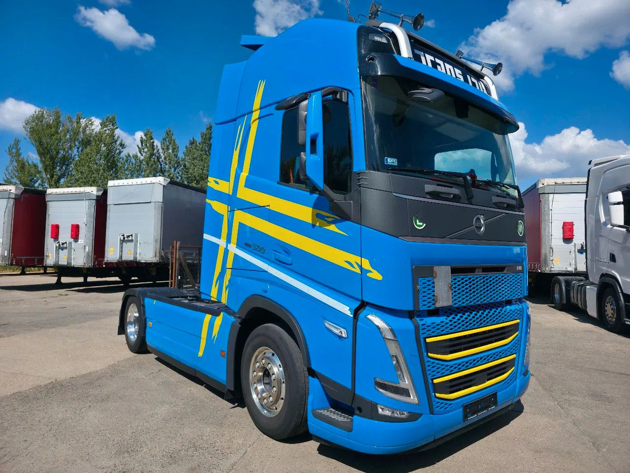 Volvo FH 500 Standard, I-Save, I-Park, Alloy w. 7 unit - Nyergesvontató: 2 kép. Volvo FH 500 Standard, I-Save, I-Park, Alloy w. 7 unit - Nyergesvontató: 2 kép.