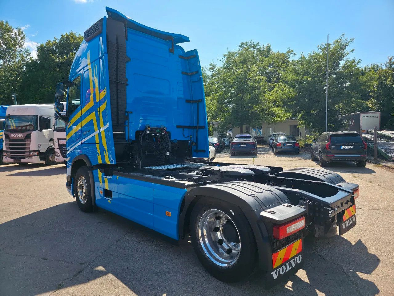Volvo FH 500 Standard, I-Save, I-Park, Alloy w. 7 unit - Nyergesvontató: 4 kép. Volvo FH 500 Standard, I-Save, I-Park, Alloy w. 7 unit - Nyergesvontató: 4 kép.