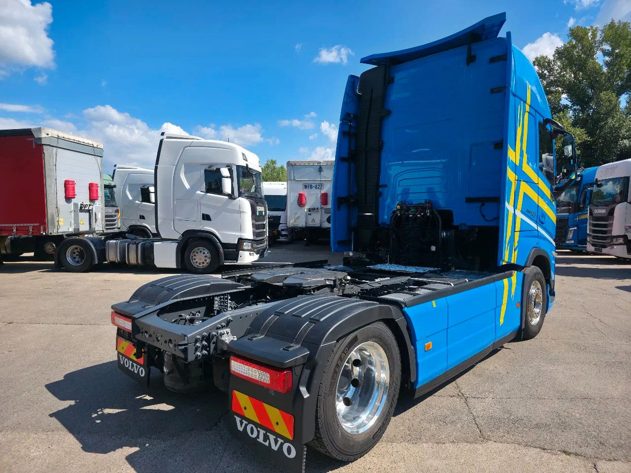 Volvo FH 500 Standard, I-Save, I-Park, Alloy w. 7 unit - Nyergesvontató: 3 kép. Volvo FH 500 Standard, I-Save, I-Park, Alloy w. 7 unit - Nyergesvontató: 3 kép.