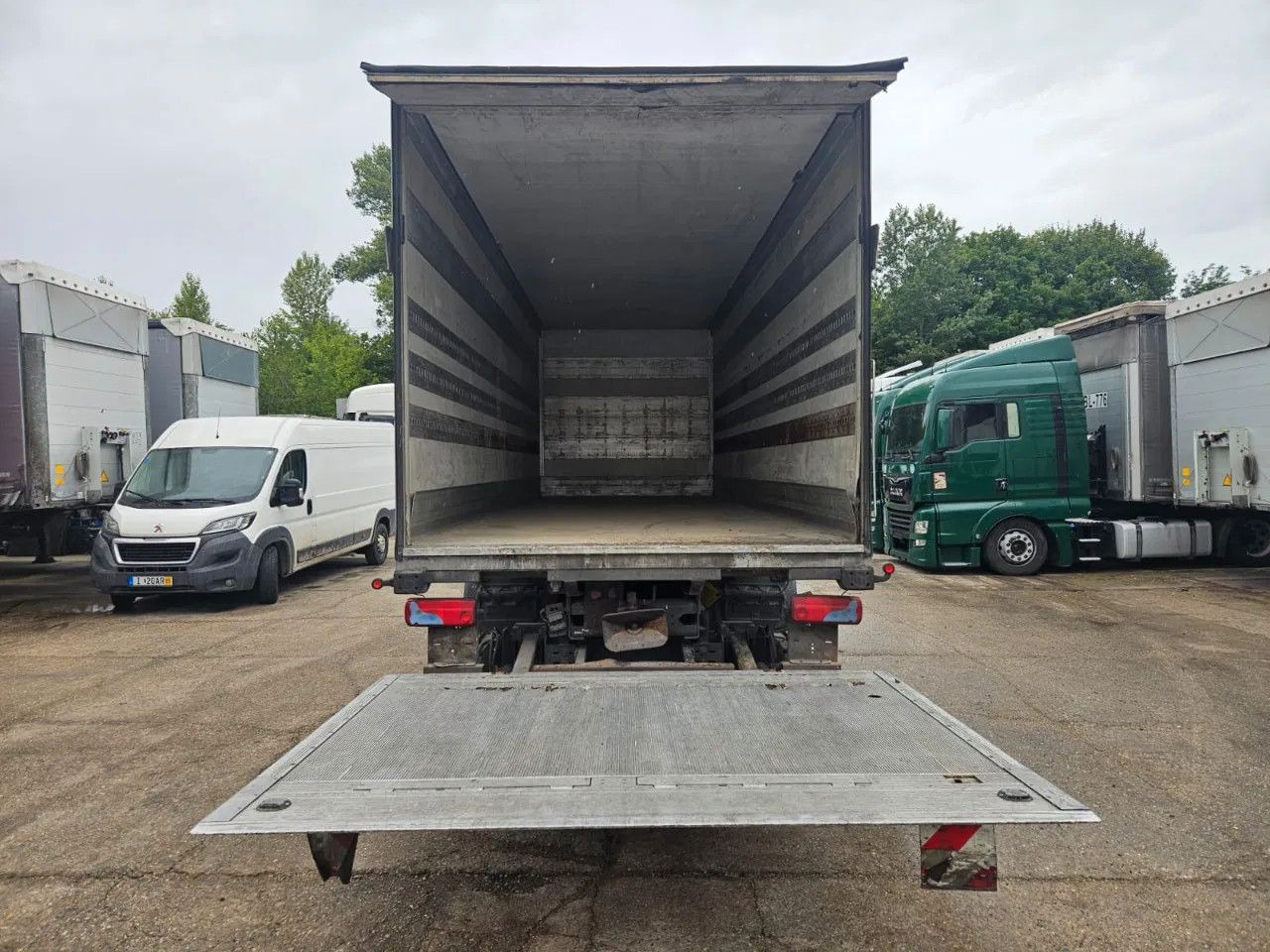 Scania R480 BOX Tail Lift Euro5 - Dobozos felépítményű teherautó: 5 kép. Scania R480 BOX Tail Lift Euro5 - Dobozos felépítményű teherautó: 5 kép.