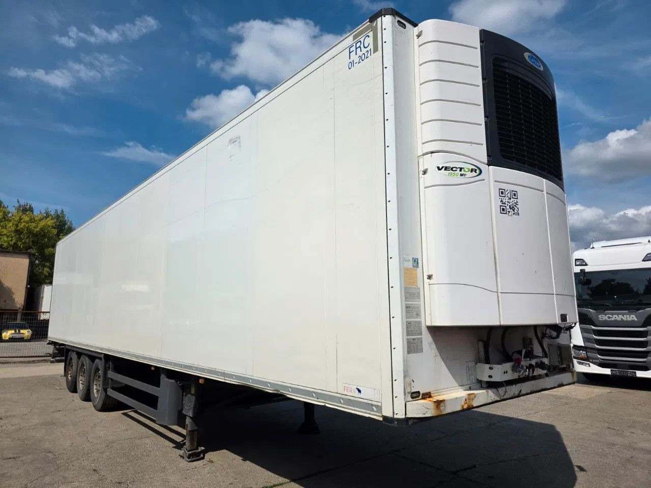 Schmitz Cargobull SCB S3B CARRIER VECTOR 1950 Mt- Lifting Axel-12U - Félpótkocsi hűtős: 3 kép. Schmitz Cargobull SCB S3B CARRIER VECTOR 1950 Mt- Lifting Axel-12U - Félpótkocsi hűtős: 3 kép.