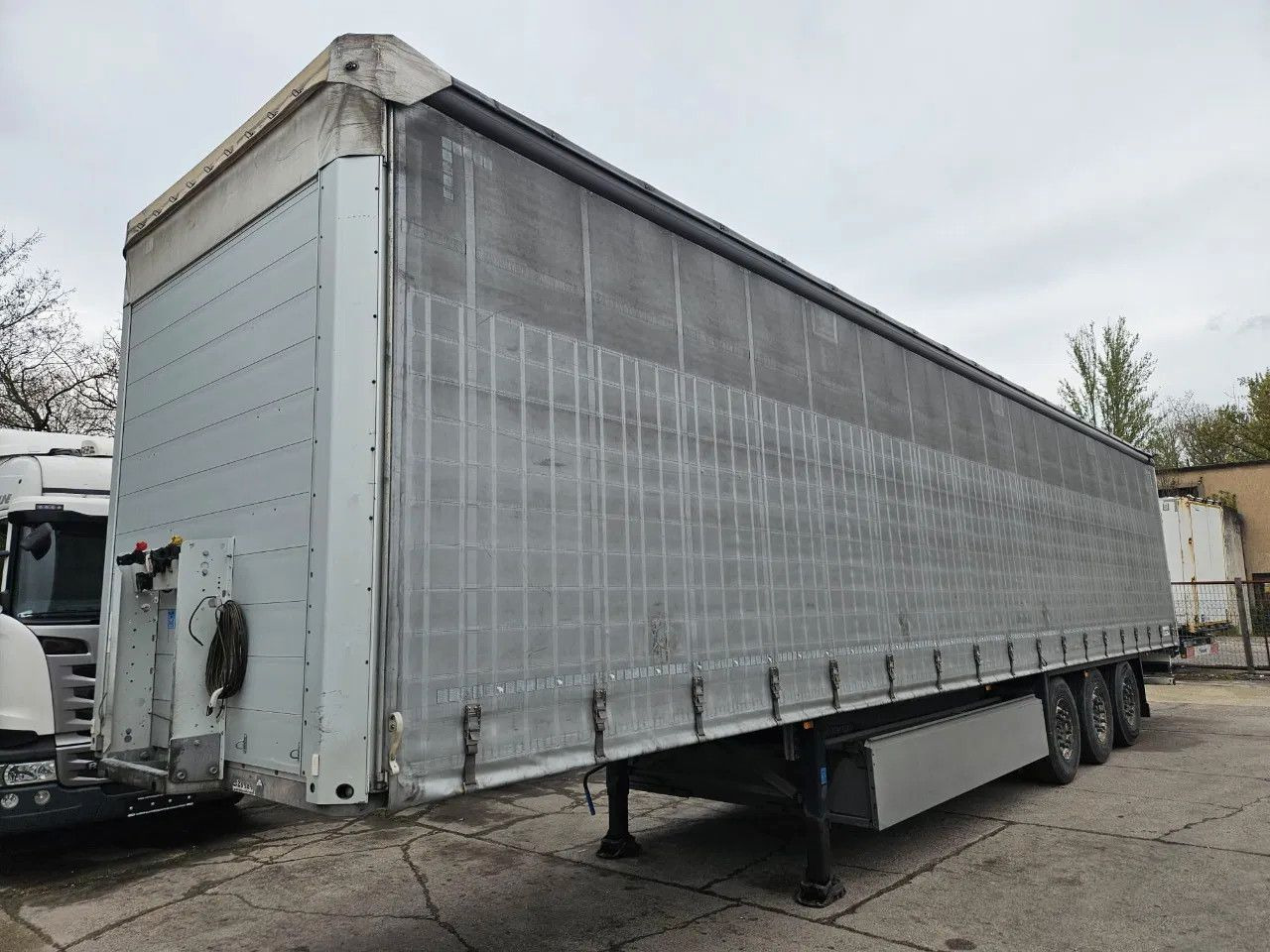 Schmitz Cargobull SCB S3T Side Curtains - Standard - Ponyvás félpótkocsi: 1 kép. Schmitz Cargobull SCB S3T Side Curtains - Standard - Ponyvás félpótkocsi: 1 kép.