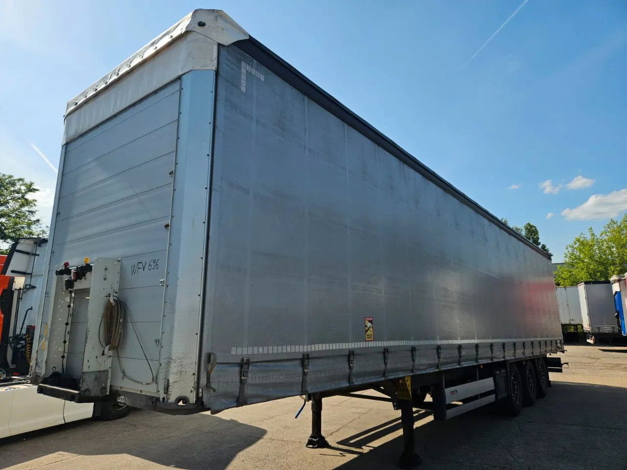 Schmitz Cargobull SCB S3T Standard 14 units! Lifting Axle A&C, XL - Ponyvás félpótkocsi: 2 kép. Schmitz Cargobull SCB S3T Standard 14 units! Lifting Axle A&C, XL - Ponyvás félpótkocsi: 2 kép.