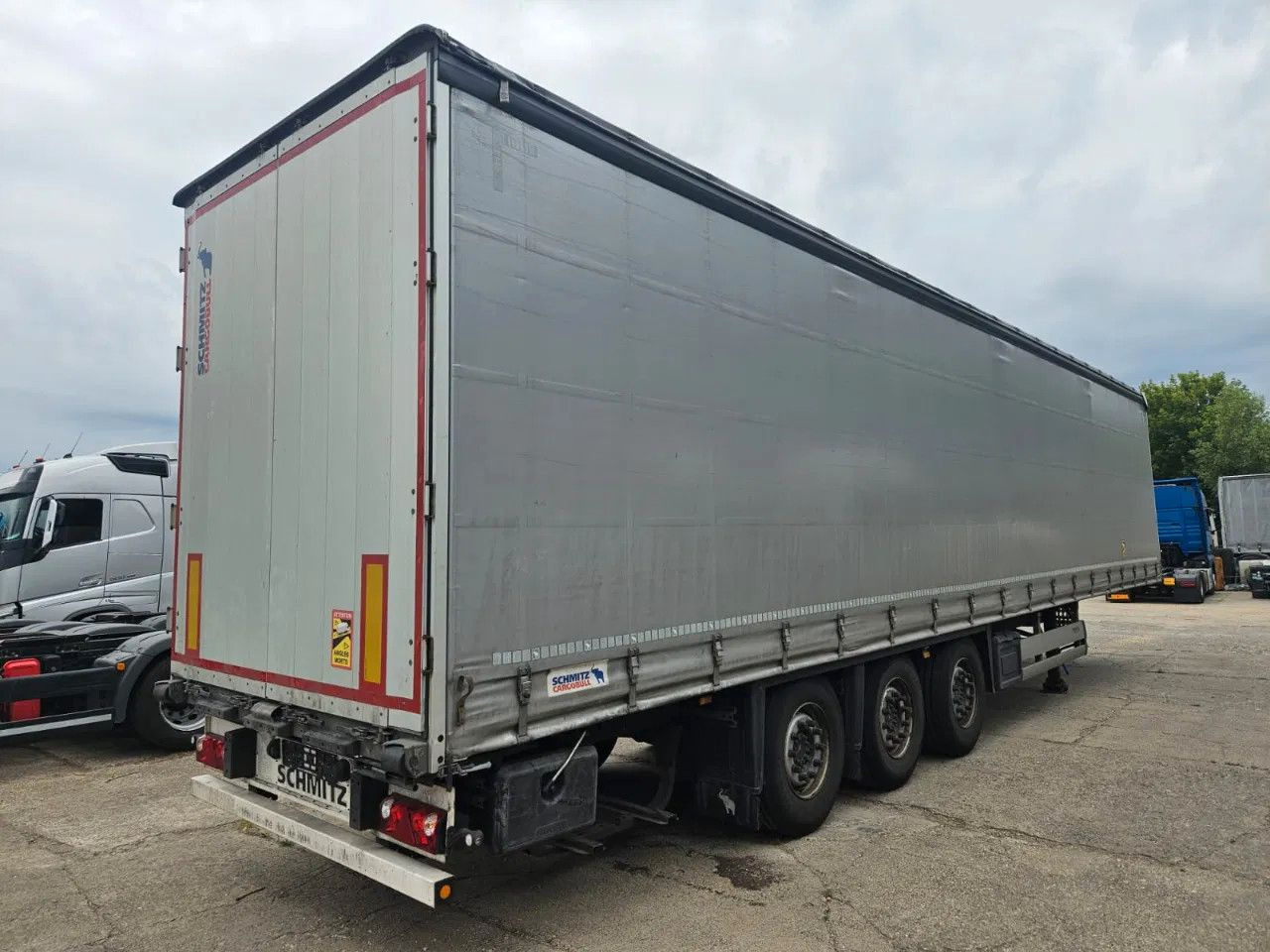 Schmitz Cargobull SCB S3T Standard 3 units! Lifting Axle A&C, XL C - Ponyvás félpótkocsi: 4 kép. Schmitz Cargobull SCB S3T Standard 3 units! Lifting Axle A&C, XL C - Ponyvás félpótkocsi: 4 kép.