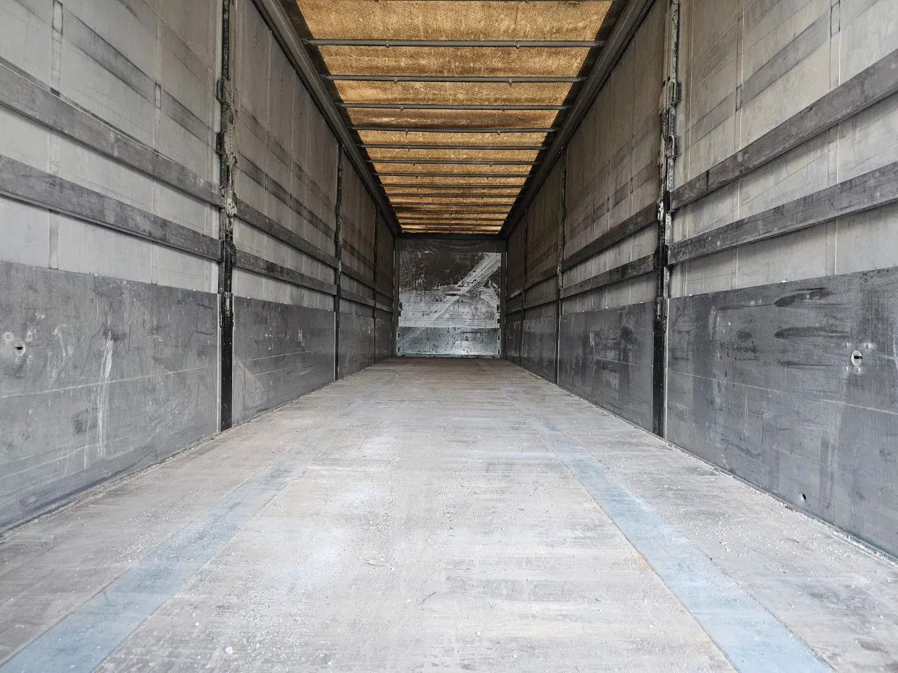 Schwarzmüller S1 J-seria, Side walls, Lifting Axle - Ponyvás félpótkocsi: 5 kép. Schwarzmüller S1 J-seria, Side walls, Lifting Axle - Ponyvás félpótkocsi: 5 kép.