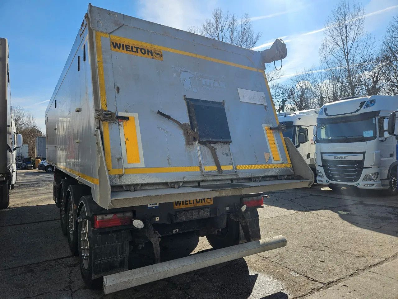 Wielton NW-3 38m3 Lifting Axle, Alloy w. - Félpótkocsi billenőplatós: 5 kép. Wielton NW-3 38m3 Lifting Axle, Alloy w. - Félpótkocsi billenőplatós: 5 kép.