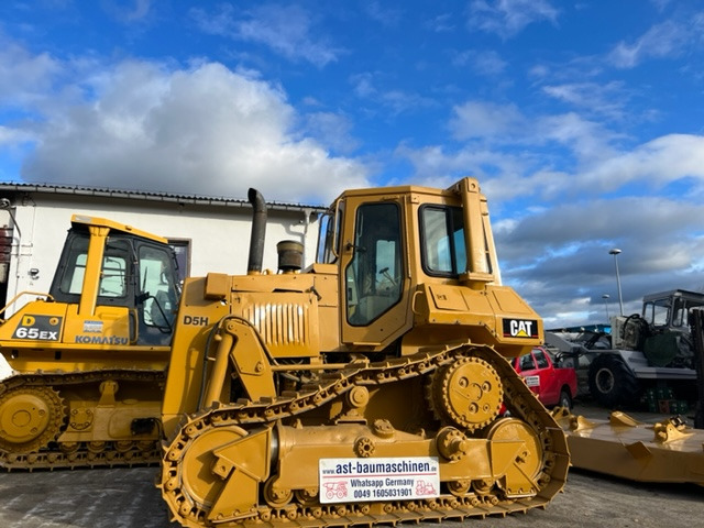 CATERPILLAR CAT D5H - Buldózer: 1 kép. CATERPILLAR CAT D5H - Buldózer: 1 kép.