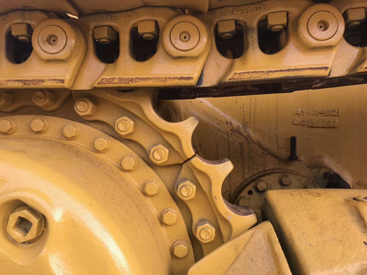 KOMATSU D65EX-12 mit Ripperventil - Buldózer: 4 kép. KOMATSU D65EX-12 mit Ripperventil - Buldózer: 4 kép.