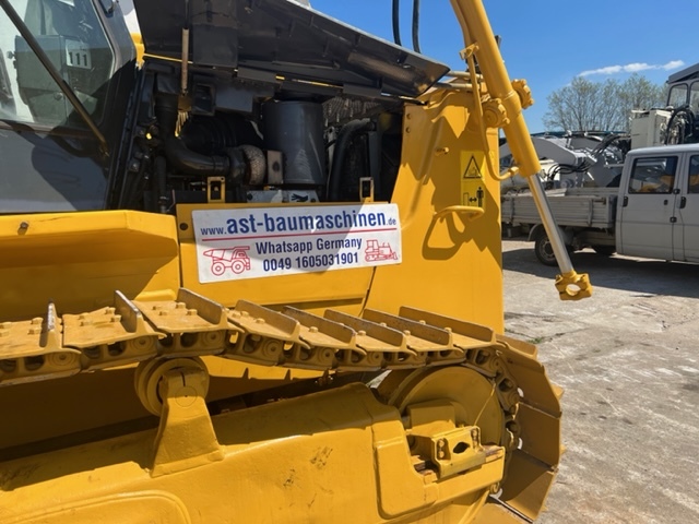 KOMATSU D65EX12 mit Ripperventil - Buldózer: 3 kép. KOMATSU D65EX12 mit Ripperventil - Buldózer: 3 kép.