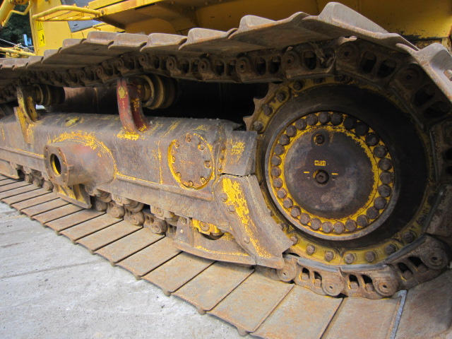 KOMATSU D85PX15 mit 3-Zahn-Ripper - Buldózer: 4 kép. KOMATSU D85PX15 mit 3-Zahn-Ripper - Buldózer: 4 kép.