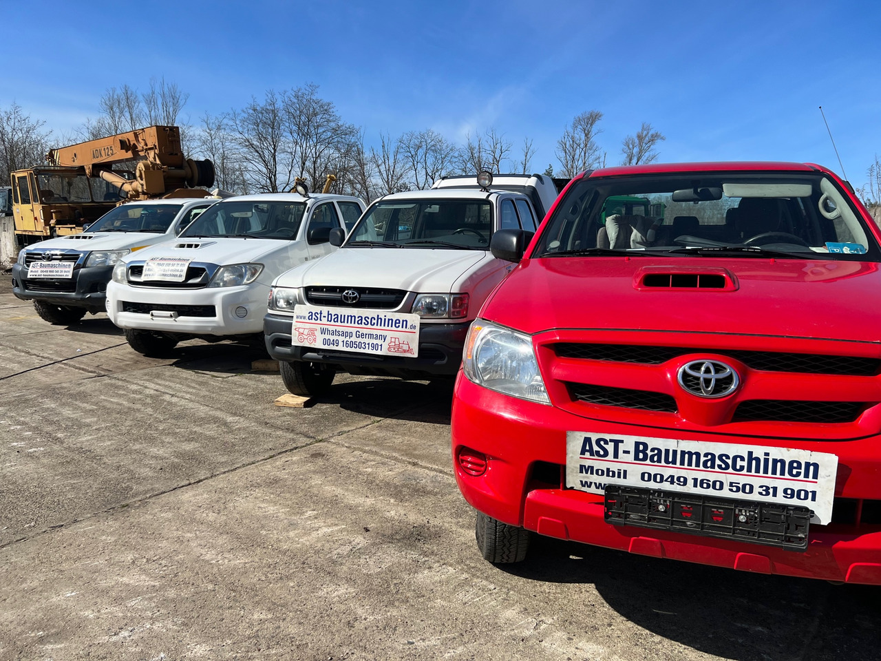 TOYOTA Hilux - Pickup: 3 kép. TOYOTA Hilux - Pickup: 3 kép.