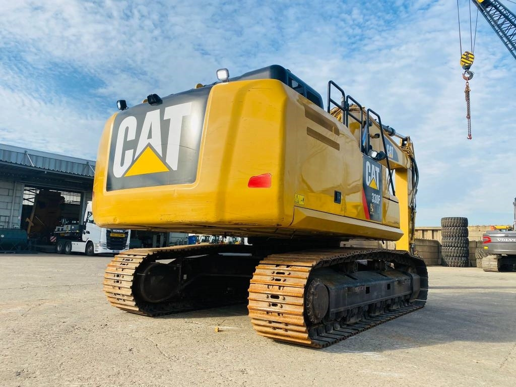CAT 330 fln - Lánctalpas kotró: 5 kép. CAT 330 fln - Lánctalpas kotró: 5 kép.