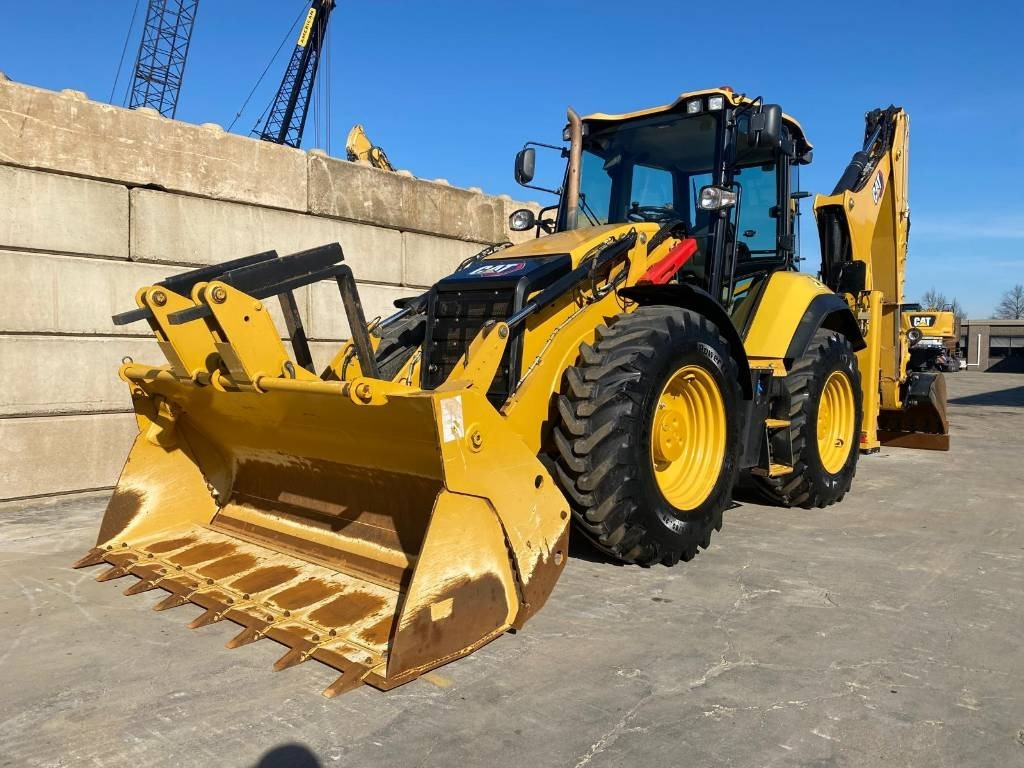 CAT 444 4x4 - Kotrórakodó: 3 kép. CAT 444 4x4 - Kotrórakodó: 3 kép.