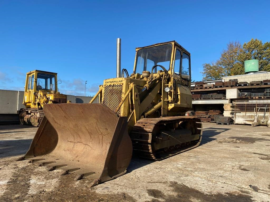 CAT 931 - Lánctalpas homlokrakodó: 3 kép. CAT 931 - Lánctalpas homlokrakodó: 3 kép.