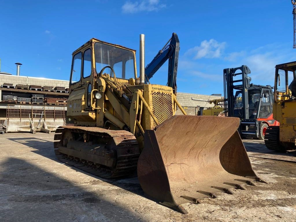 CAT 931 - Lánctalpas homlokrakodó: 4 kép. CAT 931 - Lánctalpas homlokrakodó: 4 kép.