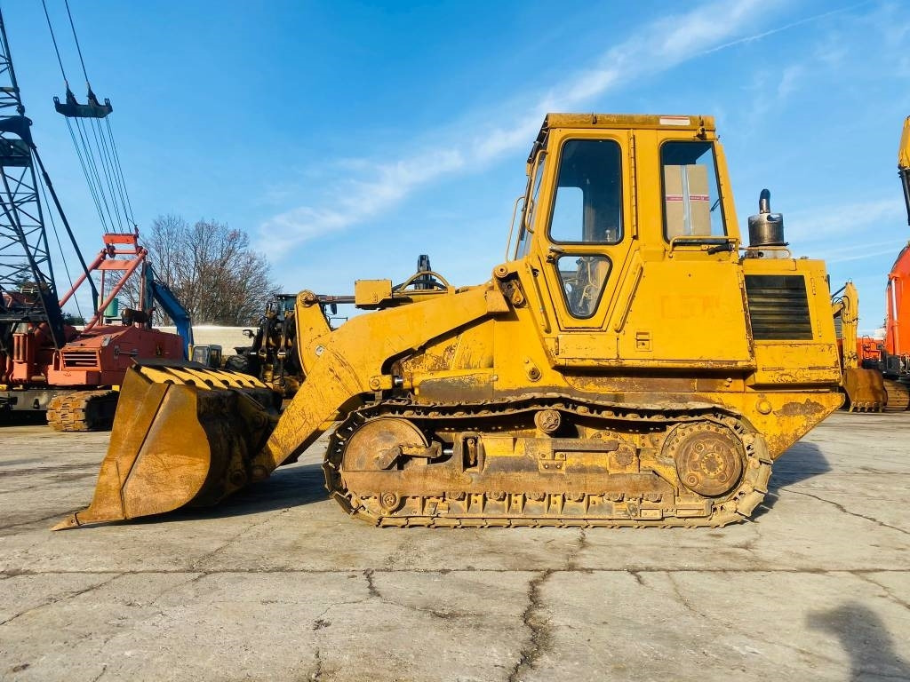 CAT 943 LGP - Lánctalpas homlokrakodó: 1 kép. CAT 943 LGP - Lánctalpas homlokrakodó: 1 kép.