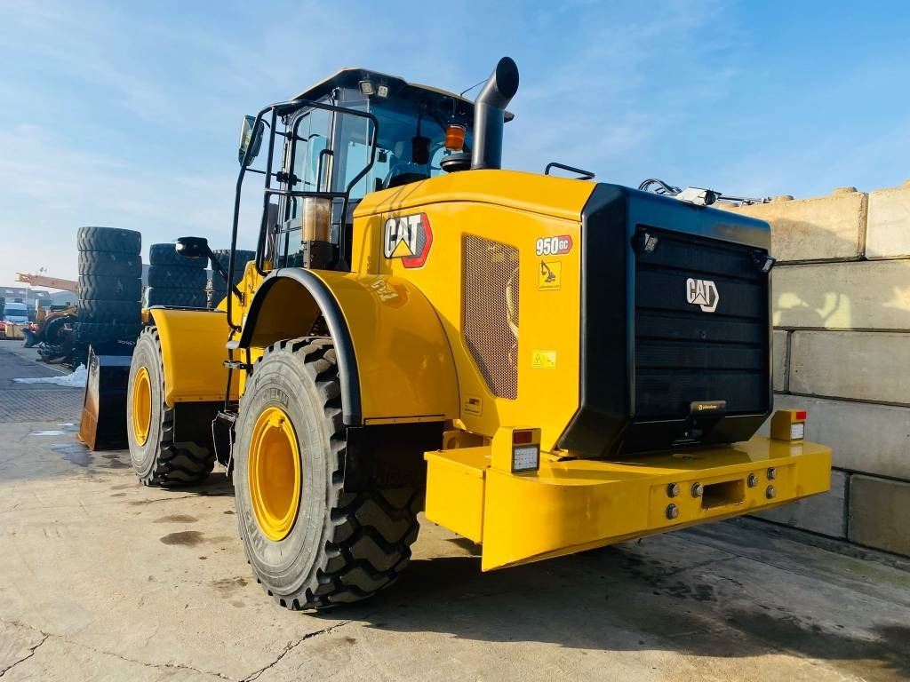CAT 950 GC - Gumikerekes homlokrakodó: 4 kép. CAT 950 GC - Gumikerekes homlokrakodó: 4 kép.