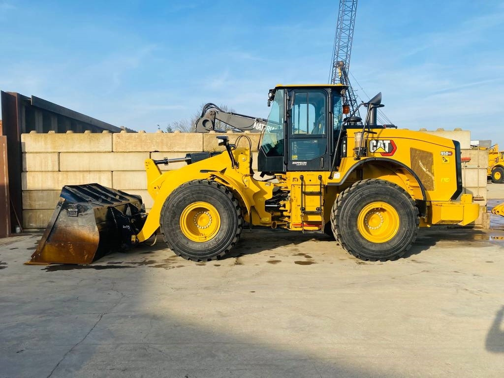 CAT 950 GC - Gumikerekes homlokrakodó: 1 kép. CAT 950 GC - Gumikerekes homlokrakodó: 1 kép.