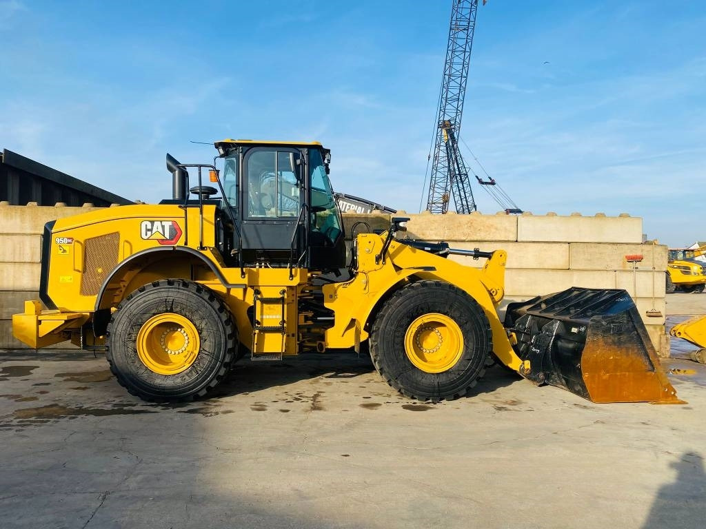 CAT 950 GC - Gumikerekes homlokrakodó: 2 kép. CAT 950 GC - Gumikerekes homlokrakodó: 2 kép.