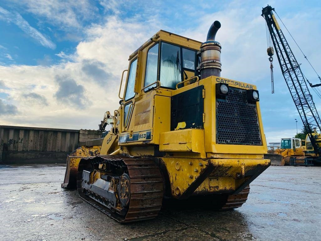 CAT 953 - Lánctalpas homlokrakodó: 5 kép. CAT 953 - Lánctalpas homlokrakodó: 5 kép.