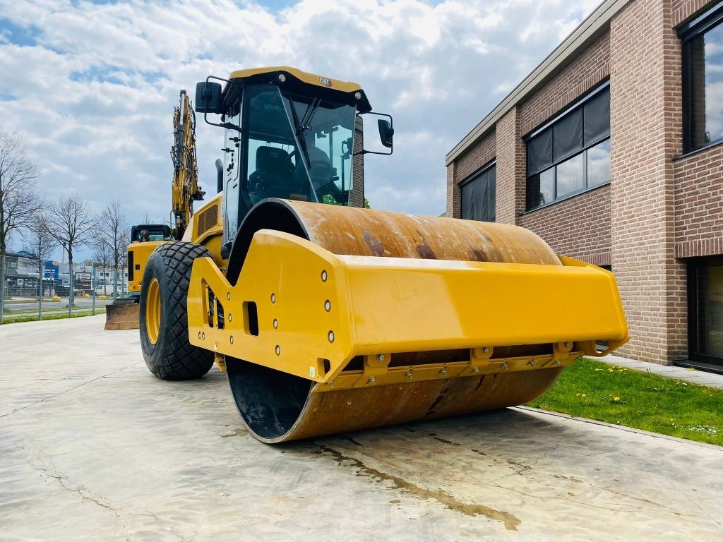 CAT CS 10 GC - Talajtömörítő: 4 kép. CAT CS 10 GC - Talajtömörítő: 4 kép.