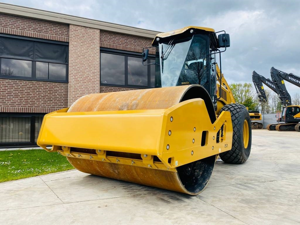 CAT CS 10 GC - Talajtömörítő: 3 kép. CAT CS 10 GC - Talajtömörítő: 3 kép.