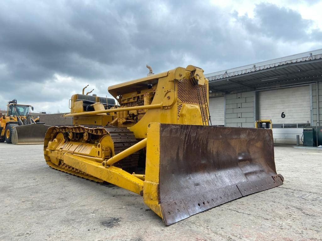 CAT D 8 - Buldózer: 2 kép. CAT D 8 - Buldózer: 2 kép.