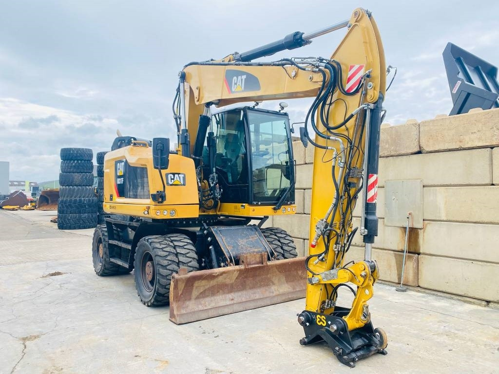 CAT m317f - Gumikerekes kotró: 3 kép. CAT m317f - Gumikerekes kotró: 3 kép.