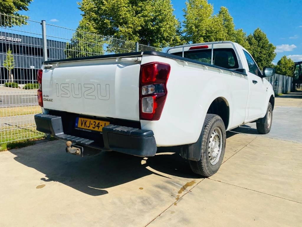 Isuzu D-Max Socage - Autó: 3 kép. Isuzu D-Max Socage - Autó: 3 kép.