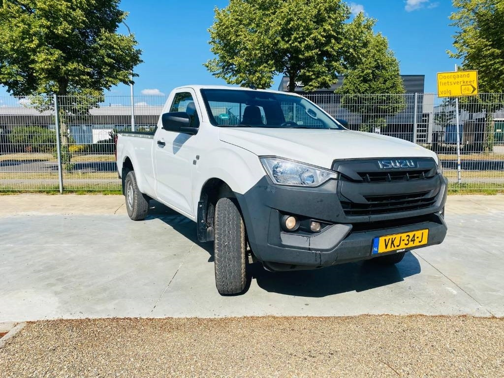 Isuzu D-Max Socage - Autó: 2 kép. Isuzu D-Max Socage - Autó: 2 kép.