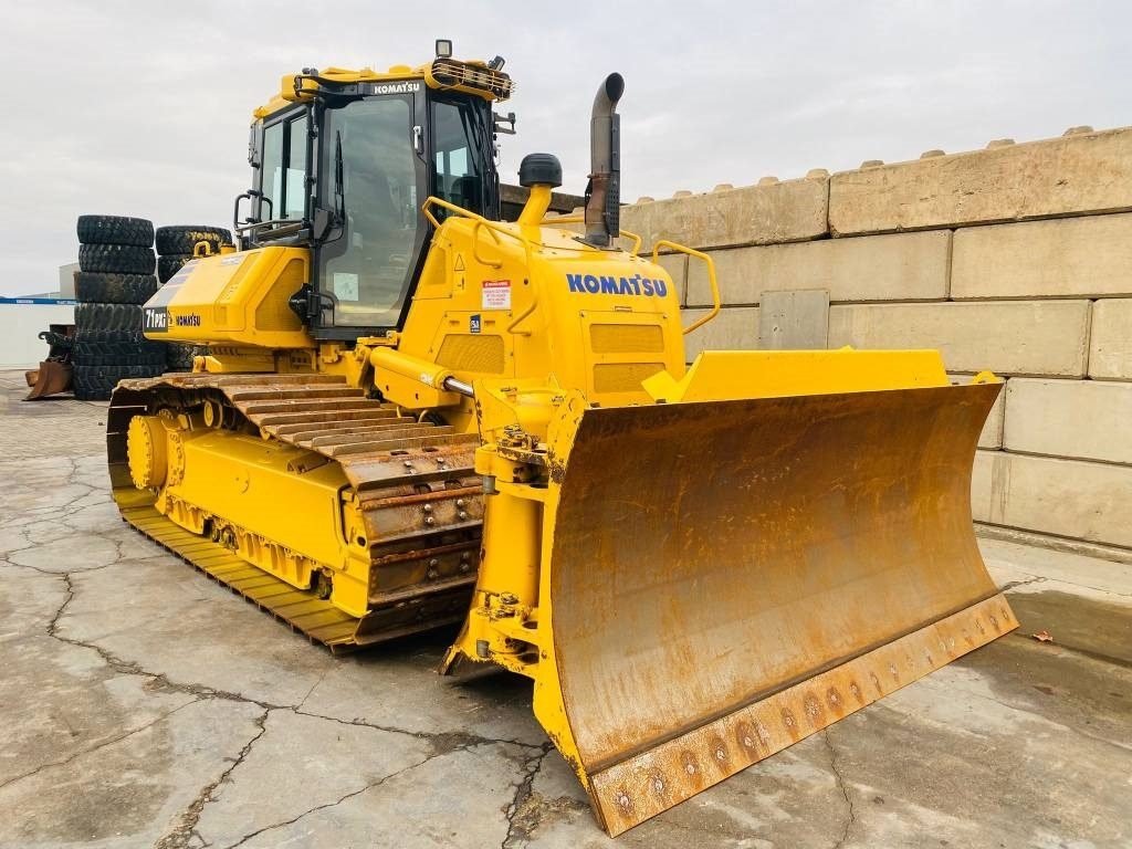 Komatsu D 71 PXi-24eo - Buldózer: 3 kép. Komatsu D 71 PXi-24eo - Buldózer: 3 kép.