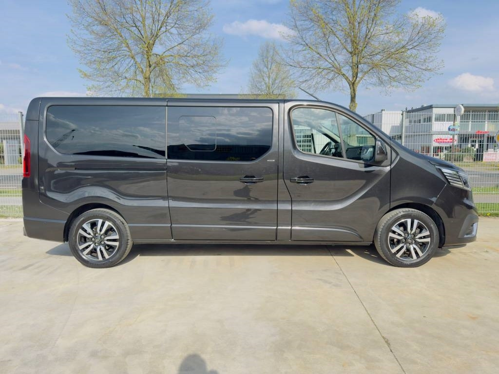Renault Trafic 2.0 dCi 125 - Kis furgon: 3 kép. Renault Trafic 2.0 dCi 125 - Kis furgon: 3 kép.