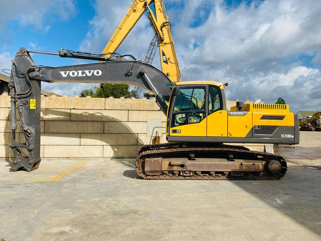 Volvo EC 250 D N L - Lánctalpas kotró: 1 kép. Volvo EC 250 D N L - Lánctalpas kotró: 1 kép.