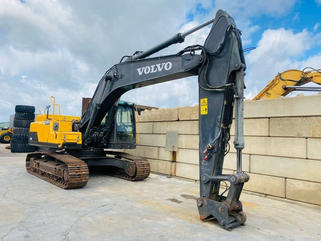 Volvo EC 250 D N L - Lánctalpas kotró: 4 kép. Volvo EC 250 D N L - Lánctalpas kotró: 4 kép.