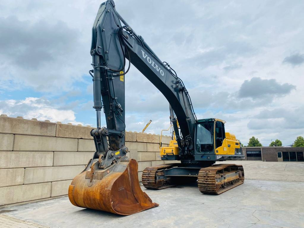 Volvo EC 480 D L - Lánctalpas kotró: 3 kép. Volvo EC 480 D L - Lánctalpas kotró: 3 kép.