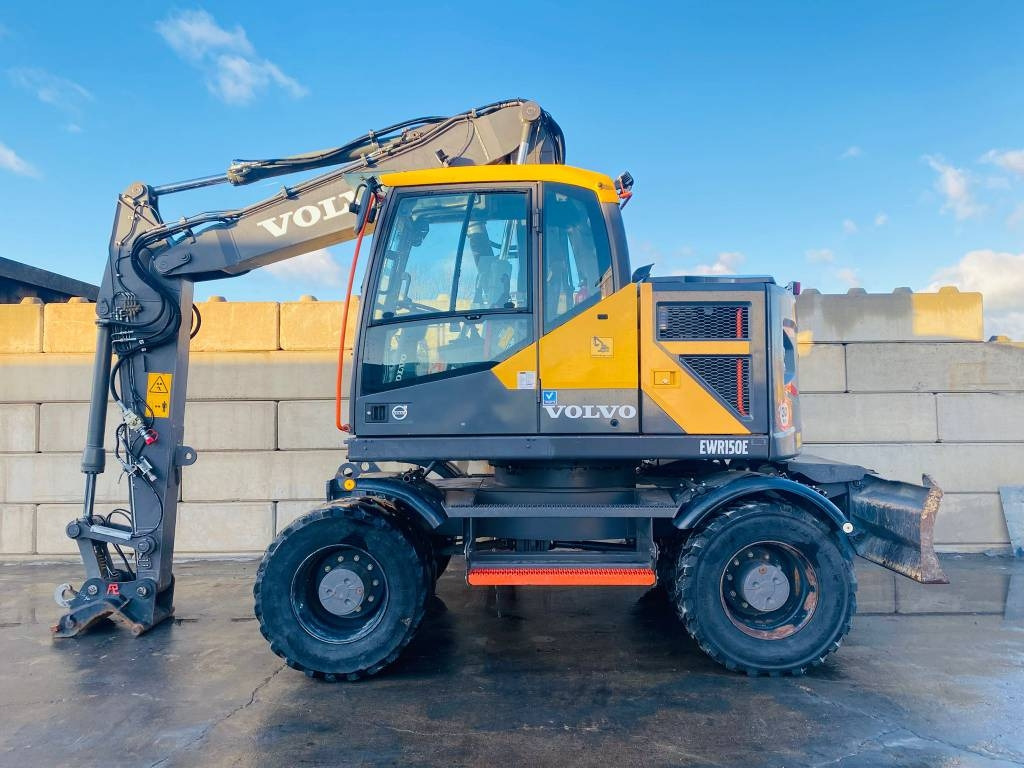 Volvo EWR 150 E - Gumikerekes kotró: 1 kép. Volvo EWR 150 E - Gumikerekes kotró: 1 kép.