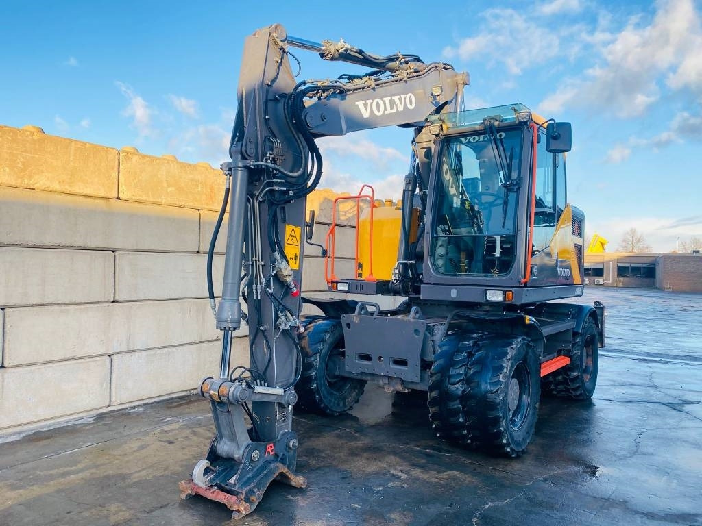 Volvo EWR 150 E - Gumikerekes kotró: 3 kép. Volvo EWR 150 E - Gumikerekes kotró: 3 kép.