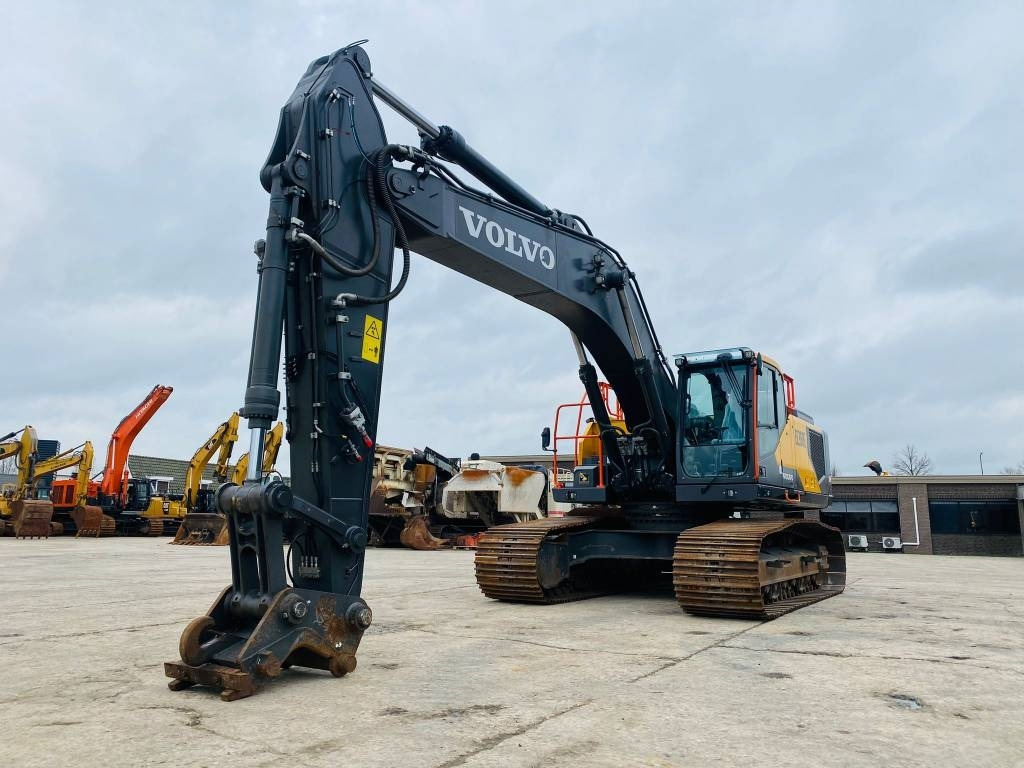Volvo ec350el - Lánctalpas kotró: 3 kép. Volvo ec350el - Lánctalpas kotró: 3 kép.