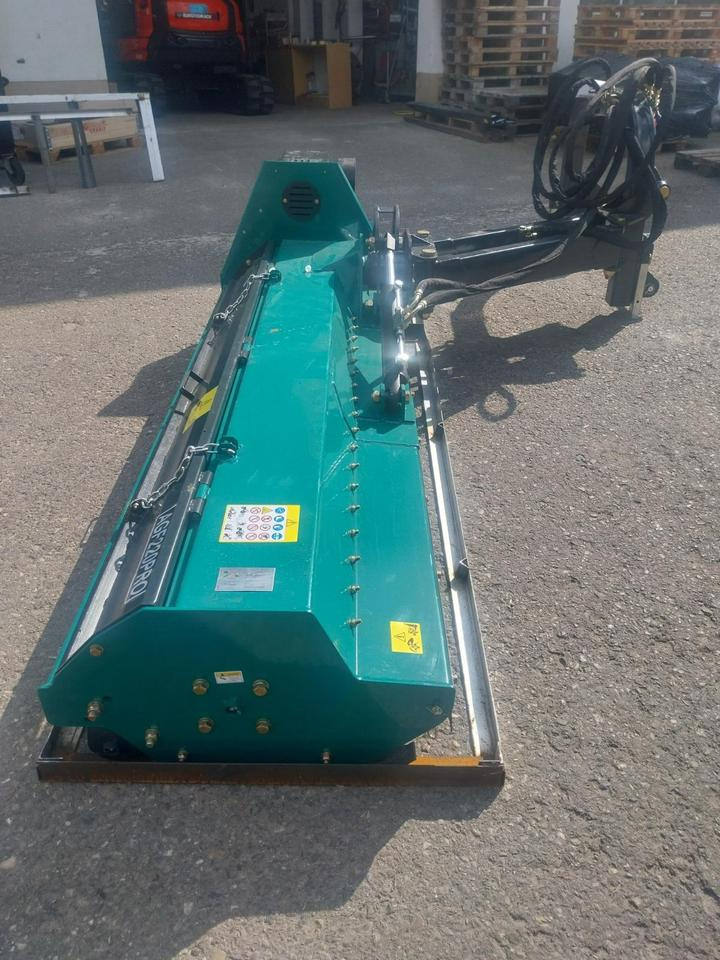 Böschungsmulcher Mulcher Taxon 220 Auslegemulcher - Padkakasza: 4 kép. Böschungsmulcher Mulcher Taxon 220 Auslegemulcher - Padkakasza: 4 kép.