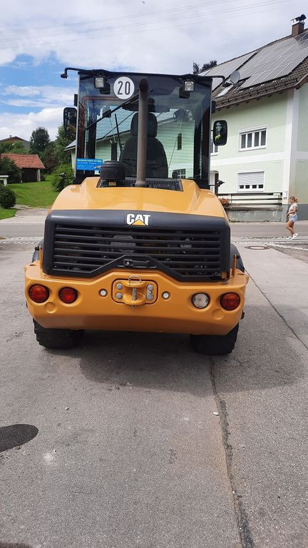 CAT 908M - Gumikerekes homlokrakodó: 4 kép. CAT 908M - Gumikerekes homlokrakodó: 4 kép.