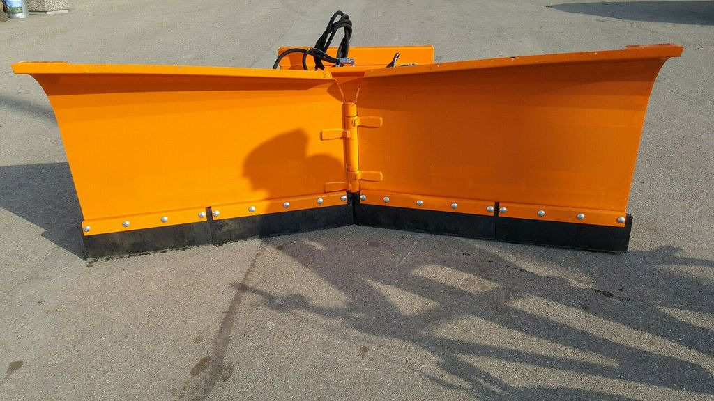 CAT neues Schneeschild Vario 2,6 m, 2,2m, 2,9m, 3,3m - Hóeke - Többcélú/ Speciális jármű: 3 kép. CAT neues Schneeschild Vario 2,6 m, 2,2m, 2,9m, 3,3m - Hóeke - Többcélú/ Speciális jármű: 3 kép.