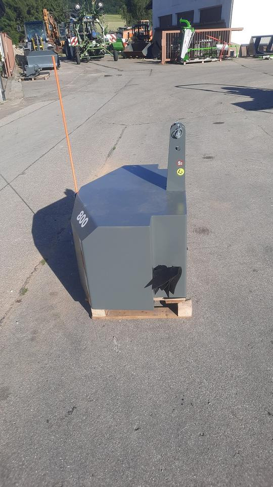 Frontgewicht Ballast Heckgewicht 800kg Traktor Gewicht Fendt - Ellensúly: 4 kép. Frontgewicht Ballast Heckgewicht 800kg Traktor Gewicht Fendt - Ellensúly: 4 kép.