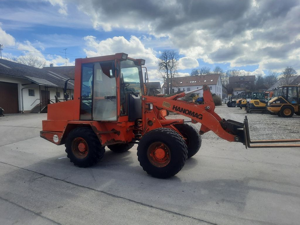 Hanomag 15 F - Gumikerekes homlokrakodó: 3 kép. Hanomag 15 F - Gumikerekes homlokrakodó: 3 kép.