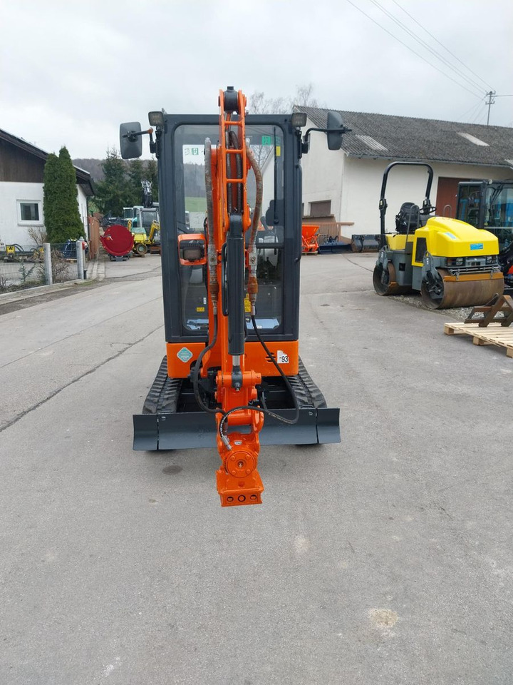 Hitachi ZX 19 mit Powertilt - Minikotró: 2 kép. Hitachi ZX 19 mit Powertilt - Minikotró: 2 kép.
