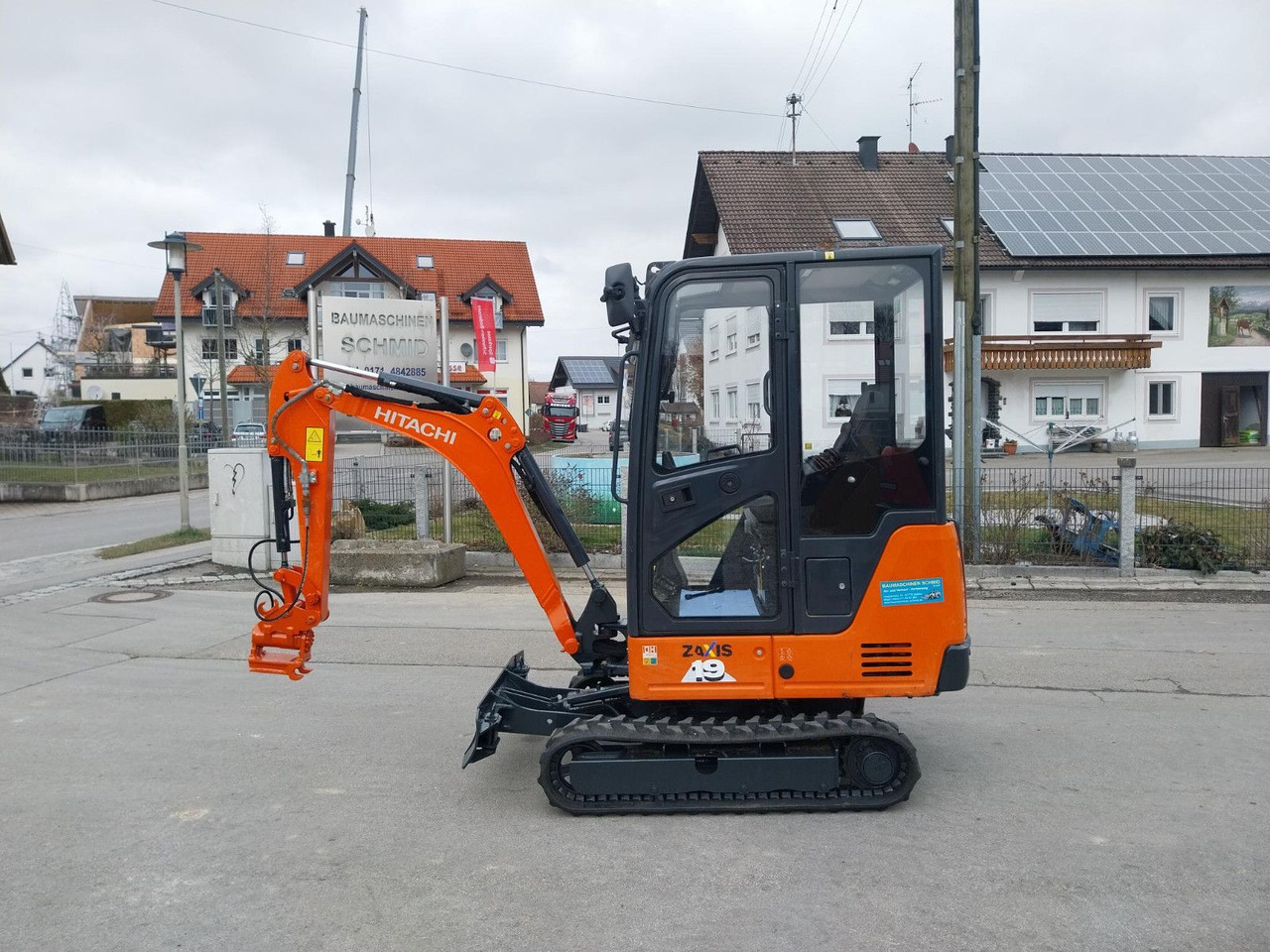 Hitachi ZX 19 mit Powertilt - Minikotró: 1 kép. Hitachi ZX 19 mit Powertilt - Minikotró: 1 kép.